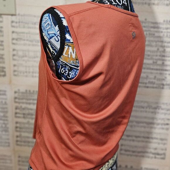 2 Mountain Hardwear Med - Picture 4 of 11